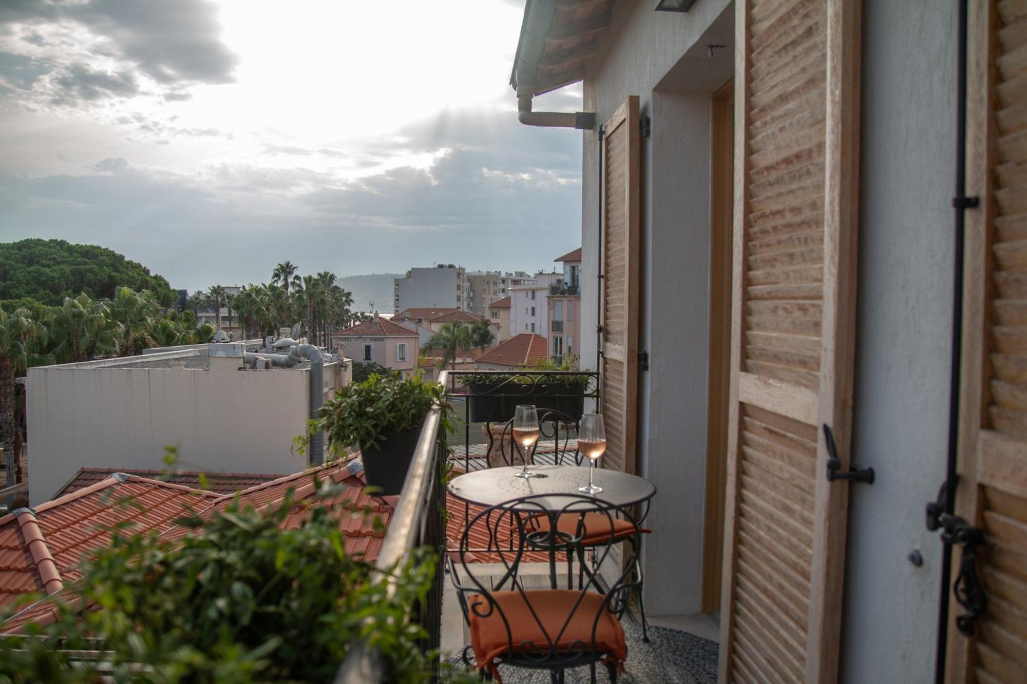 Unique Boutique Hotel Antibes Juan-Les-Pins Exterior photo